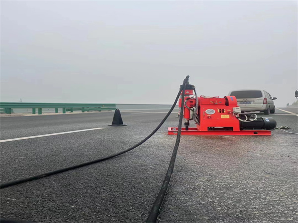 博尔塔拉马路路基路面开裂下沉注浆加固灌浆